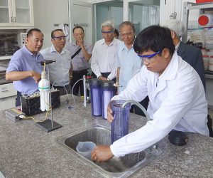 Kỳ lạ: máy phát điện chạy bằng nước