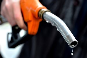 máy phát điện chạy xăng hay dầu